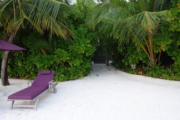 Maldives, Naladhu hotel