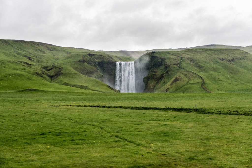 Due to the amount of spray the waterfall consistently produces, a single or double rainbow is normally visible on sunny days