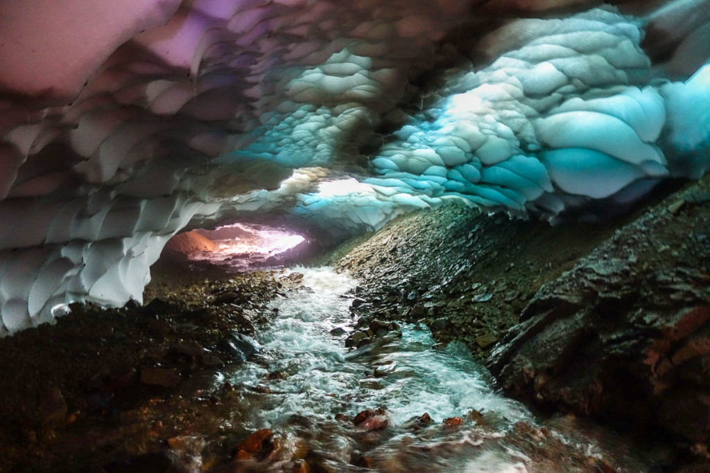 kamchatka-snow-tunnels-12