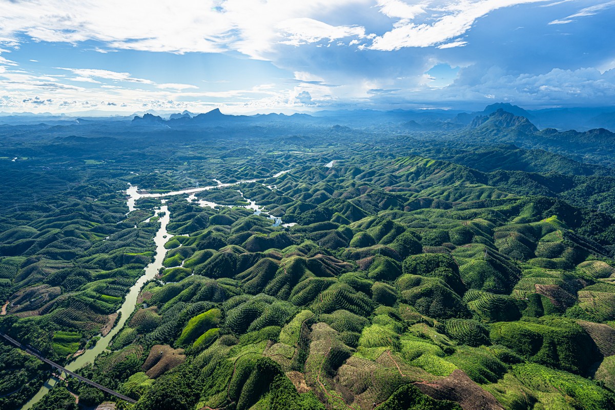 From Vientiane to Luang Prabang – in a helicopter, of course!